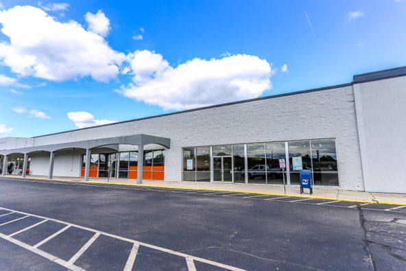 SOUTH WESTERN AVENUE CENTER: 1535 S Western Ave, Marion, IN 46953